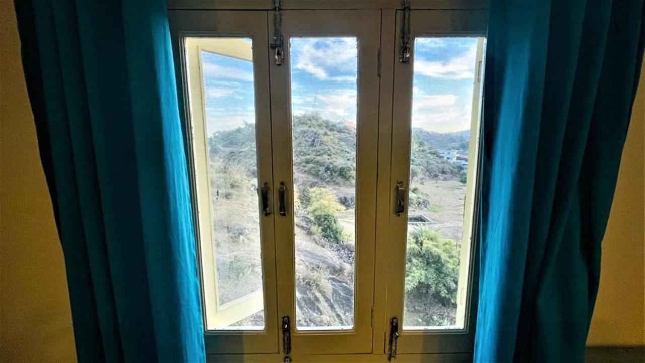 Shikhar Bunglow - A Stunning Valley View Bungalow In Mount Abu Bed & Breakfast Luaran gambar